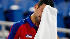 Výjimka nestačí. Australané chtějí Djokoviče poslat prvním letadlem zpátky