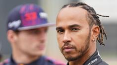 Jako bezdomovec. Hamilton překvapil fanoušky. Čistil si hlavu nezvyklou cestou