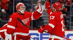 Hronek se Zadinou dovedli Detroit k výhře, Chicagu pomohla výměna kouče