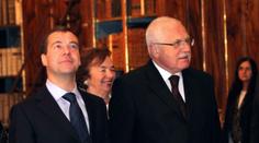 Medveděv v Praze povečeřel s Klausem, odletí ve čtvrtek večer