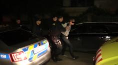Ujel bez placení. Agresivního řidiče zklidnila až zbraň policistů