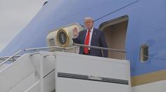 Trump přijel na návštěvu Skotska. Vítaly ho protesty, on zamířil na golf
