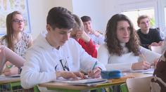 Děti budou doma až měsíc. Ministři řeší ošetřovné i změnu školního roku