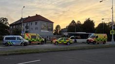 Motorkář při předjíždění srazil muže. Řidič ihned zemřel, chodec je ve vážném stavu