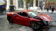 Brankář reprezentace poslal Ferrari do myčky, pracovníci auto zničili
