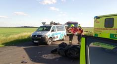 Smrtelná nehoda u Roztok! Motorkáře se oživit nepodařilo