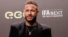 Hvězdný Neymar se objevil po boku sexy atletky, střihnou si společný závod?