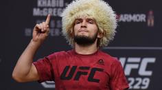 Takhle Khabib oslavil životní zápas: Nealko, pizza a kamarádi