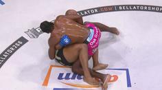 Romero skončil opět na lopatkách, výhru na Bellatoru 266 slaví Davis