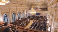 Poslanci schválili nový trestní zákon. Zavádí dětský certifikát i mírnější tresty