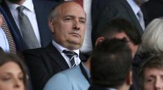 Rána pro Newcastle. Generální ředitel chystá demisi, má rakovinu