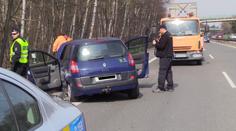 To hlava nebere! Muž naboural na dálnici, nechal tam auto a utekl!