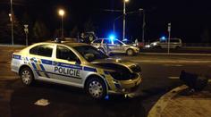 Policejní oktávka se srazila s fabií, jeden zraněný skončil v nemocnici