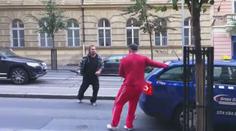 Zásahovka zatkla taxikáře Karkulku z legendárního videa