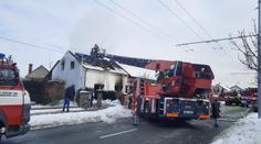 V Hradci Králové kompletně vyhořel rodinný dům. Škoda jde do milionů