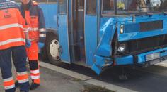 Školní výlet ukončila nehoda, v autobusu se zranilo deset dětí