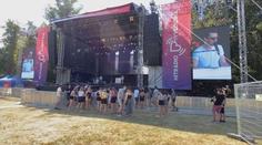Kontroloři vyrážejí na letní festivaly. Odhalili už řadu pochybení