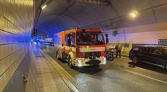 Kolaps dopravy v Praze. Dejvický tunel hodiny blokovala nehoda 12 aut