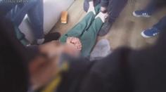 VIDEO: Policie dopadla uprchlého vězně. Do bytu vrazili s beranidlem