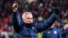 Slavia může porazit kohokoliv. Už v poločase mohl být konec, říká Mourinho