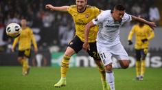Arsenal přišel o výhru v závěru, ukázkové nůžky předvedl Duarte
