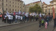 Největší protest studentů byl v Praze. Ministrovi školství předali požadavky