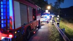 Auto při nehodě skončilo na střeše v Sázavě: Jeden mrtvý!