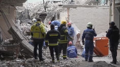 Další ruský útok na civilisty. Je třeba ničit jejich továrny na rakety, řekl expert