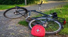 Tragická nehoda ukončila prestižní závod. Cyklista po kolizi zemřel