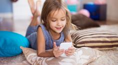 Je vaše dítě závislé na mobilu? Zkuste 10 tipů, jak ho to odnaučit