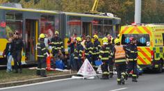 V Plzni se srazily dvě tramvaje. Záchranáři ošetřovali desítky zraněných