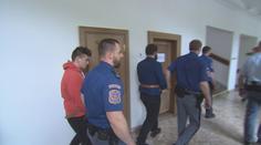 Dva mladíci měli ubodat muže, aby získali marihuanu. Soud je poslal do vězení