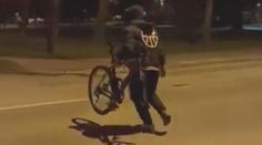 VIDEO: Zloději muži ukradli kolo přímo před očima. Majitel řešil problém po svém