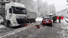 Tragická nehoda na jihu Čech! Řidič osobáku střet s kamionem nepřežil