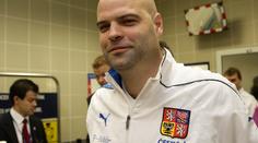 Dovalil asistentem Bílka, končí "bagrista" John