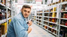 Supermarket zavedl nové pravidlo proti zlodějům. Lidé zuří, zaměstnanci nechápou