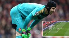 Skvělý zákrok a drzá klička. Čech podržel Arsenal při klíčové výhře