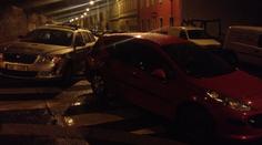 Opilá řidička mu nabourala auto, přejela nohu a napadla policisty