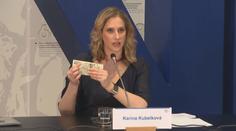 Nejčastěji padělají dvoutisícikoruny. Kubelková z ČNB poradila, jak je rozeznat