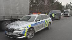Policisté zastavují řidiče s nezaplacenými pokutami. Mohou jim vzít espézetku