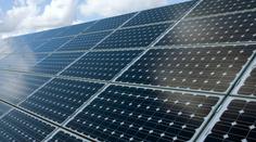 Vědci vyvinuli průlomové solární panely. Elektřinu vyrábí i v noci