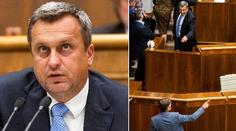 "Jsi lhář a h*jzl!" Slovenští poslanci se do sebe pustili v přímém přenosu