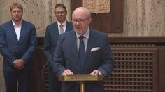 Covid se vrací do hry. Povinné respirátory ani karantény ale nehrozí, tvrdí Válek