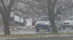 Řidič na Prostějovsku zůstal po havárii zaklíněný v autě, to začalo hořet