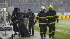 Sport reaguje na počasí: Fotbal ruší program, odkládají se i hokeje