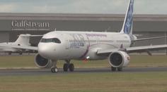 Firmy Boeing a Airbus představily nová letadla. Udivují doletem i kapacitou