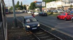 Řidič během záchvatu zapadl na kolejích a zastavil tramvaje