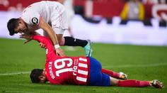 Hrozivá srážka Moraty. Fotbalista si poranil koleno, na lavičce brečel