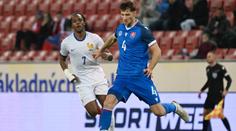 Děravá síť a mizerná návštěva. Trapas v Trnavě, píšou o utkání Slováci