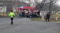 Tragická nehoda v Litomyšli: Po nárazu auta do stromu uhořeli tři lidé